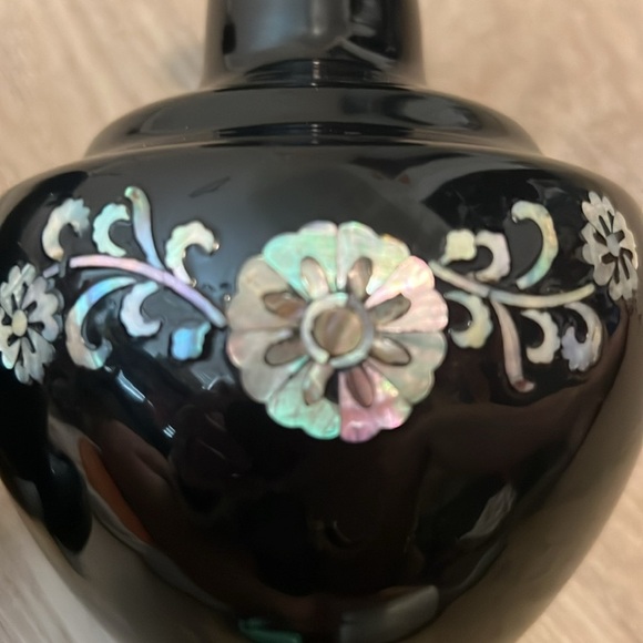 Pair of Vintage Black Lacquer Mother of Pearl Inlay Vases with Brass Detail - Picture 3 of 5